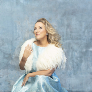 Christmas Diana Damrau 1 © Simon Fowler for EratoWarner Classics